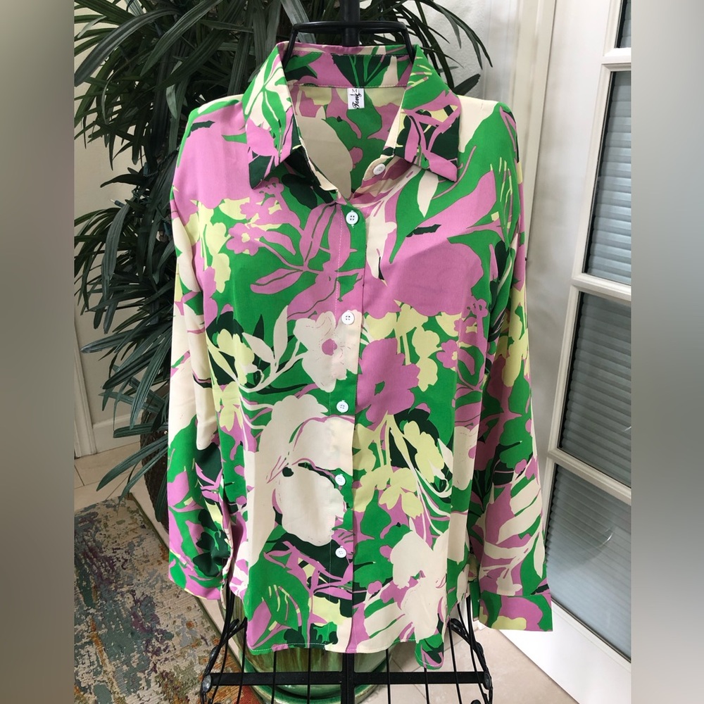 💚🩷💛 Colorful Floral Green, Pinkish/Purple, and Cream Button-Up Blouse.